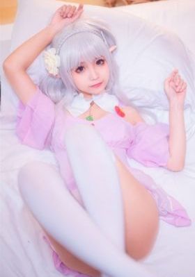 三攻一受4p肉调教太子视频